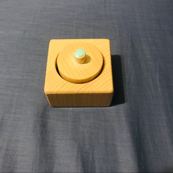 Lovevery Pincer Puzzle from Thinker kit - Picture 1 of 2